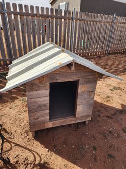 WOOD DOG HOUSE