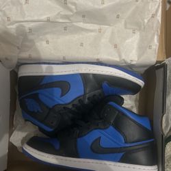 Air Jordan 1 Mid Royal Blue