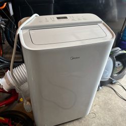 MIDEA air conditioner like new