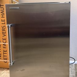 2022 SUB-ZERO UNDERCOUNTER OUTDOOR / INDOOR REFRIGERATOR FRIDGE 5K NEW