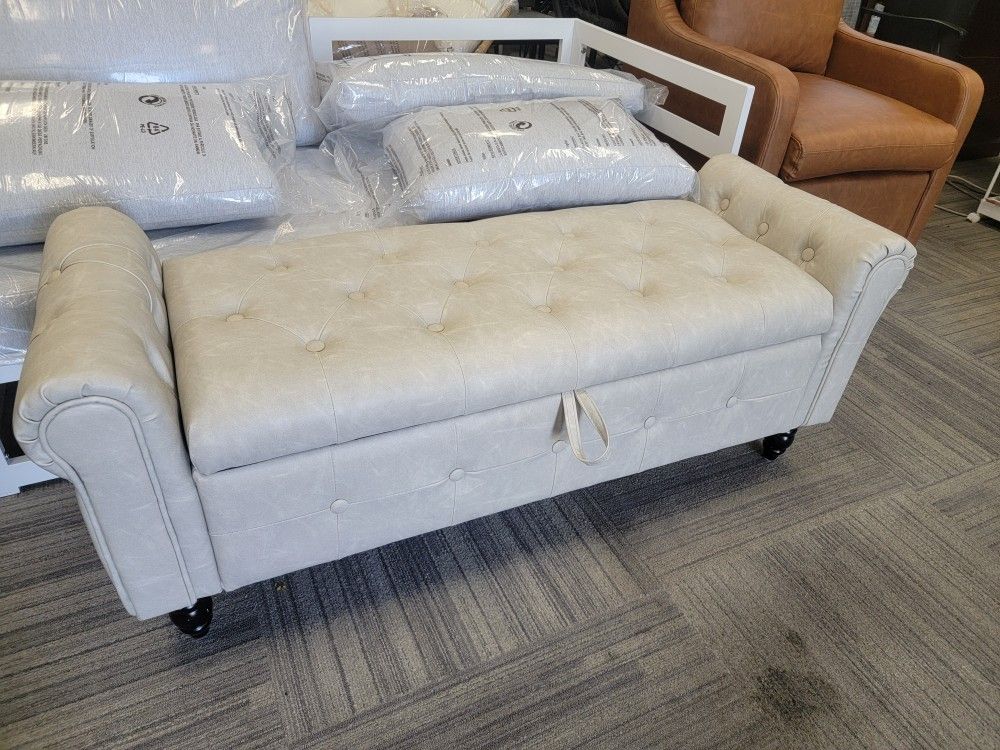 Scrathc-Storage bench for bedroom ottoman