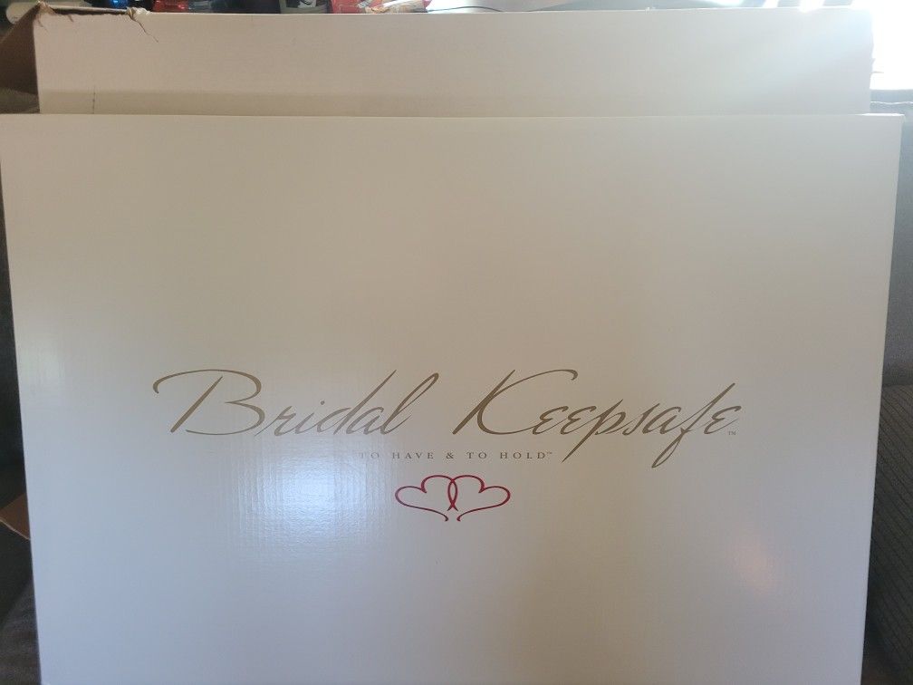 Davids bridal wedding gown size 16.