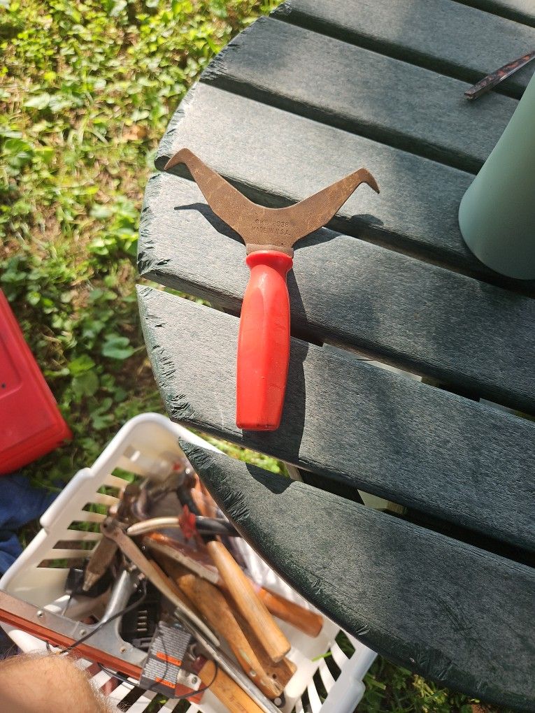 Window Molding Removal Tool
