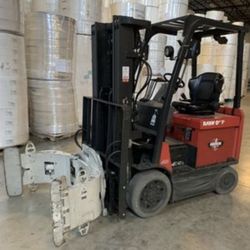 2016 RAYMOND ELEC. FORKLIFT, 4,000# CAP., 188" LIFT HT. SIDE SHIFTER, ROPS, SOLID TIRES, M/N 4750 DETACHABLE CASCADE PAPER ROLL CLAMP Low Hrs 