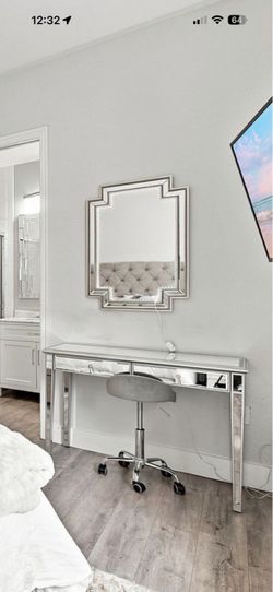 Mirrored vanity table desk