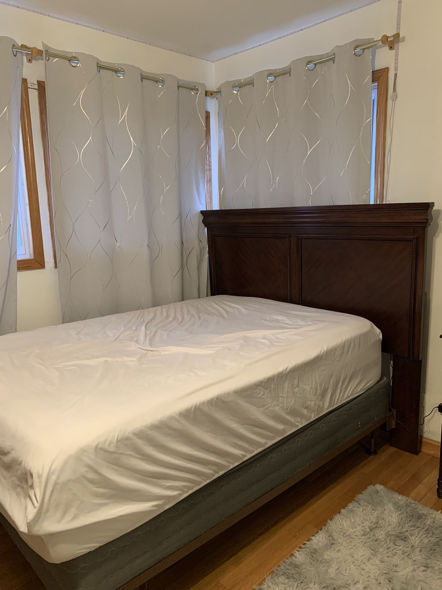 QUEEN / FULL WOOD HEADBOARD