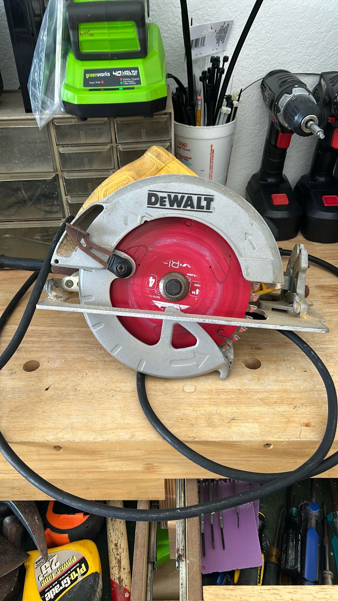 Dewalt E575 electric saw