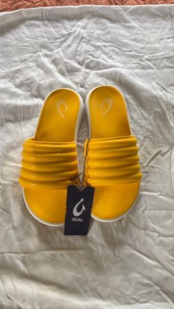Olukai size 12 Slides