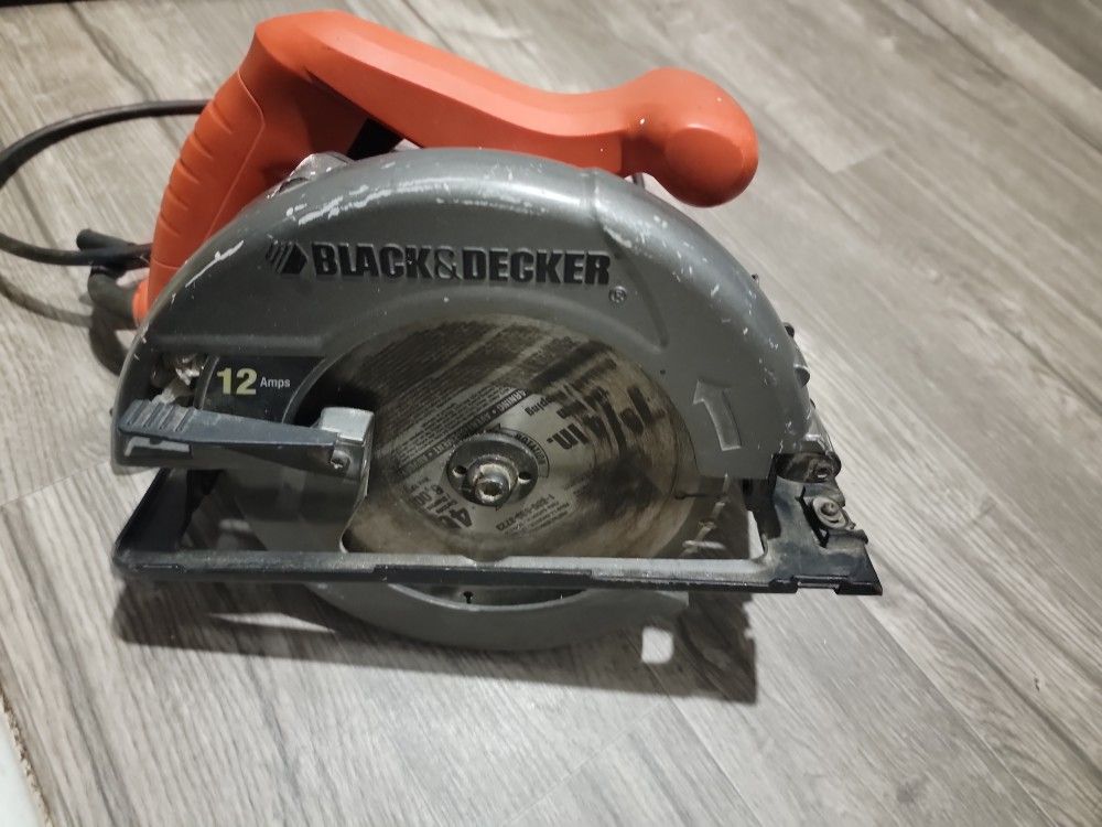 Good WORKING Black And DECKER SAW