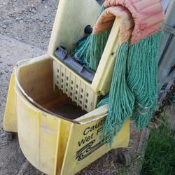 Rubbermaid Commercial Mop Bucket/Dust Mops