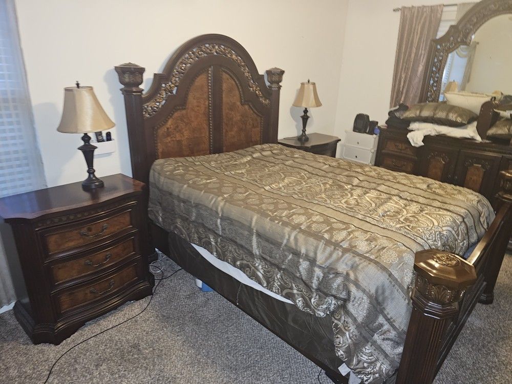 Luxury Queen Size Bedroom Set
