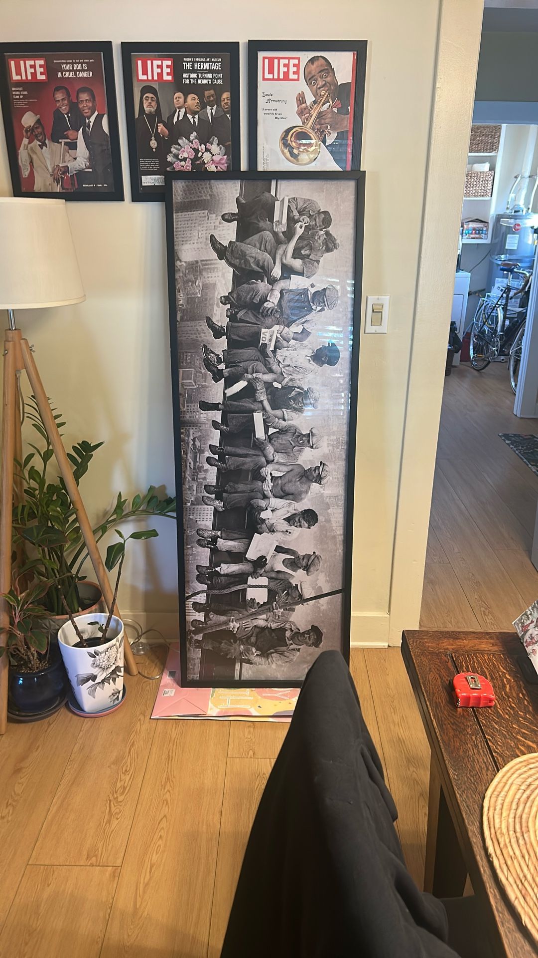 "lunch atop a skyscraper " - Large Framed Poster Print