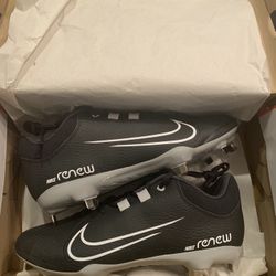 Nike Women’s Softball Shoes Size 9.5