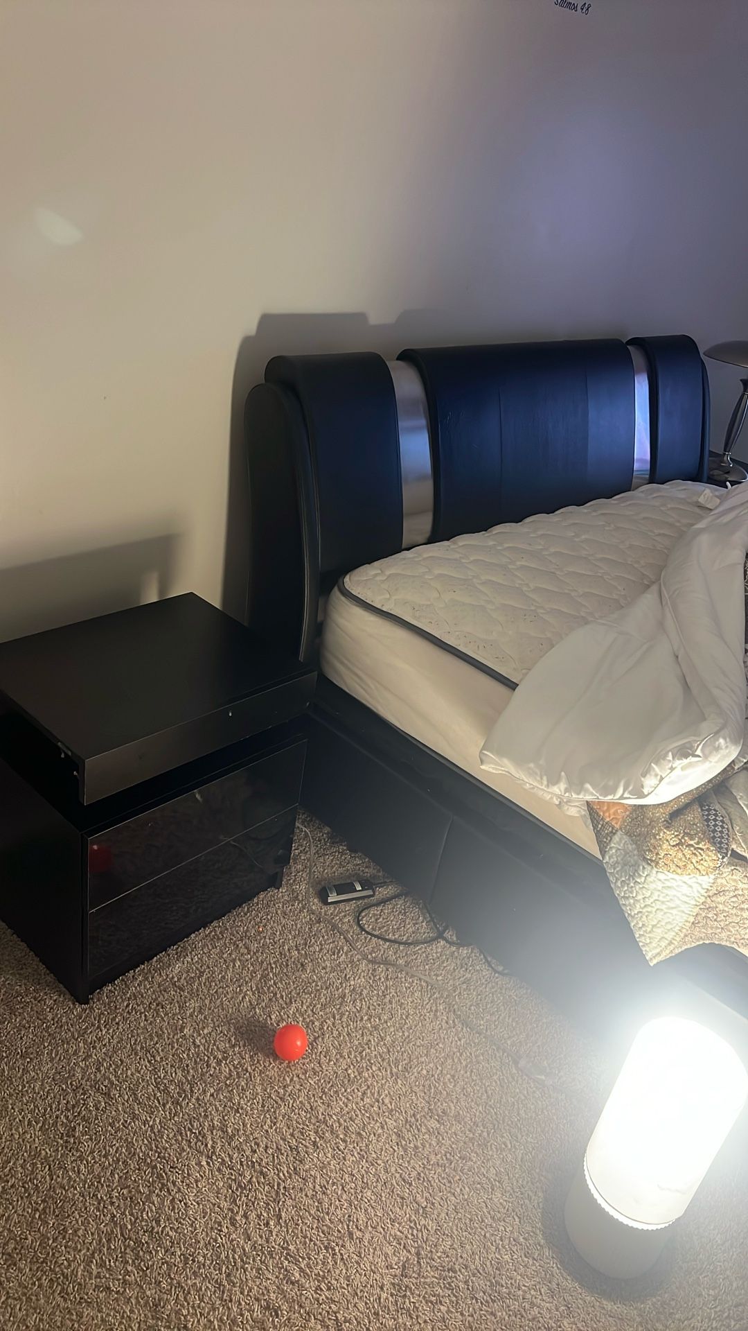 Base De Cama Queen Con Sus Dos Mesitas De Noche