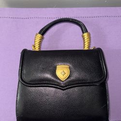 Vintage Vicenza Inc 1990’s Black Leather Purse with Gold tone.