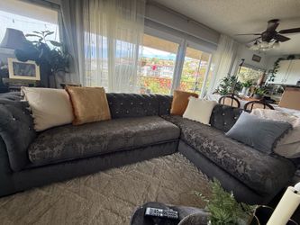 🛋️ Stunning Glam Sectional Sofa + Ottoman |Pick Up Only