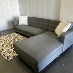 GRAY SECTIONAL COUCH W/ FREE DELIVERY 