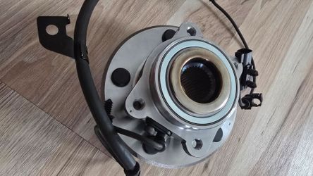 NEW WHEEL HUB AND BEARING ASSEMBLY