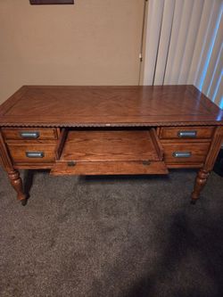 Computer desk