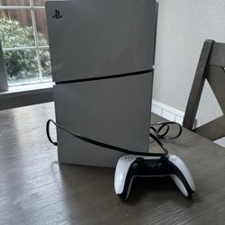 PlayStation 5 (PS5) Console + Controller – Excellent Condition