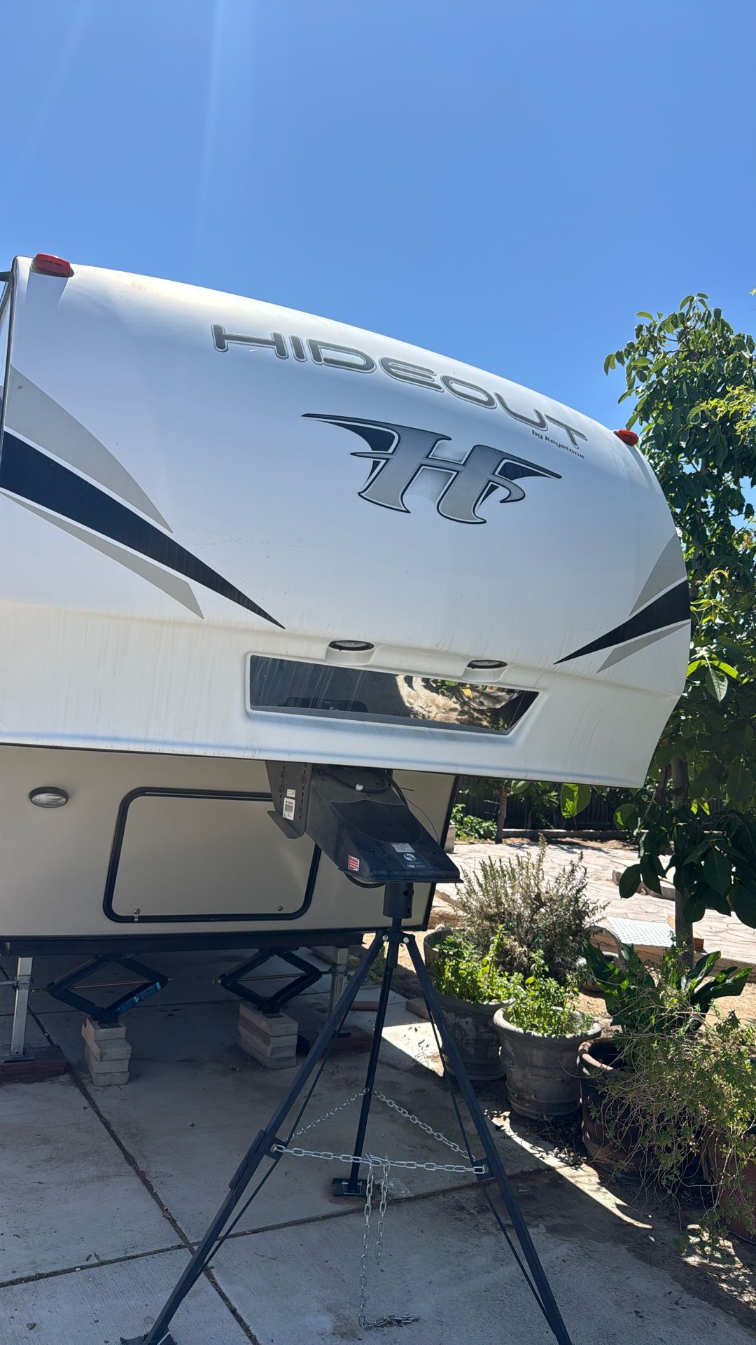 5th Wheel Trailer-Hideout