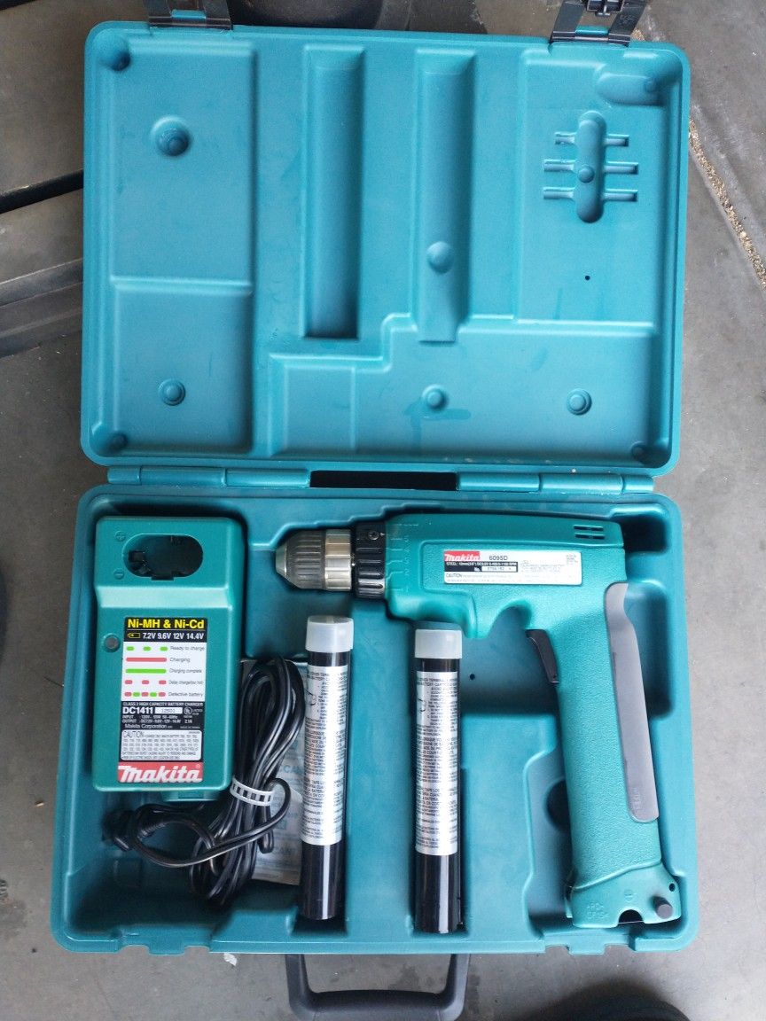 Makita 3/8 Cordless Drill