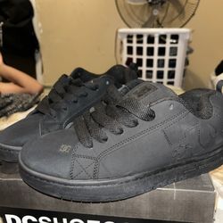 9.5 Dc All Black Shoes 