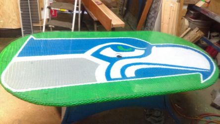 Seahawks patio table.synthetic wicker with top.set up umbrella.