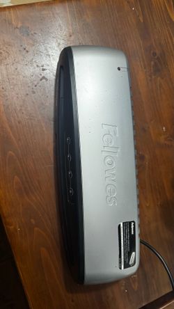 Fellowes Saturn3i 95 Laminator - Powers On & Heats Up