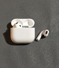 Apple AirPods 4