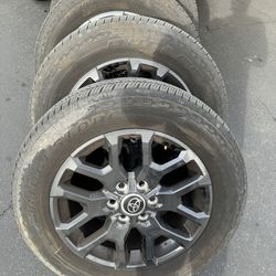 Toyota Tundra Rims/tires 20” Bridgestone Duelers 265/60/20