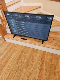 New Cond 45 inches TV  with Remote control  Works EXCELLENT