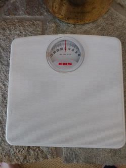 Compact home weigh scale