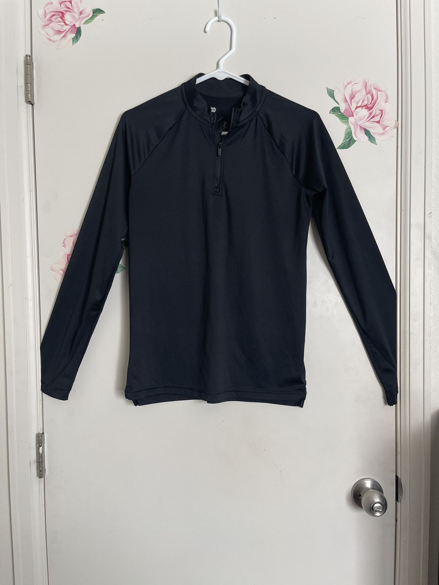 New Women’s Sweatshirt Size Large