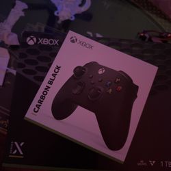 Xbox Series X W/ Controller