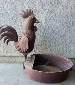 Metal Rooster Garden Statue with Planter