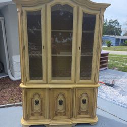Beautiful Vintage Hutch / Display Cabinet – Must Go Quickly!
