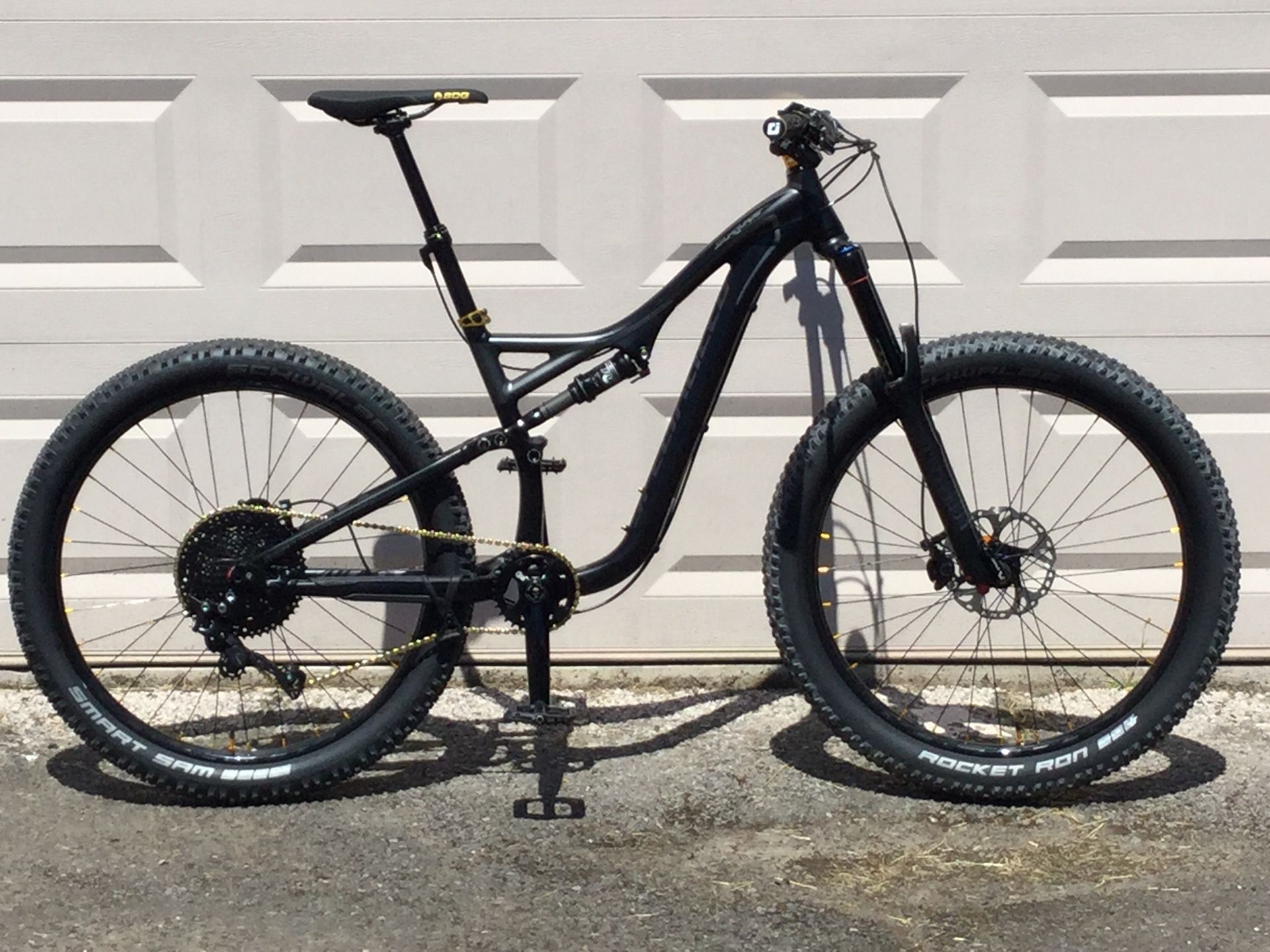 Specialized StumpJumper 27.5+ full suspension mountain bike