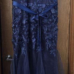 Women's Long 58" Dress Size 16 Like New Condition 