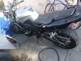 Does NOT RUN!! 2003 yamaha.yzf 600 thundercat NEED HOSES VACUME LINES PUT ON