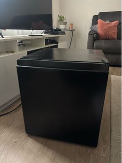 Mini refrigerator HEISENSE / Mini nevera HEISENSE