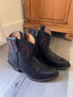 Ariat Darlin Black Leather Western Ankle Booties 7.5B