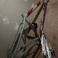 Throne Deezy Frame 