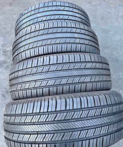 235/55/20 Michelin 📍📍 Vendo un set de llantas con 80% de vida las 4 📍🌟