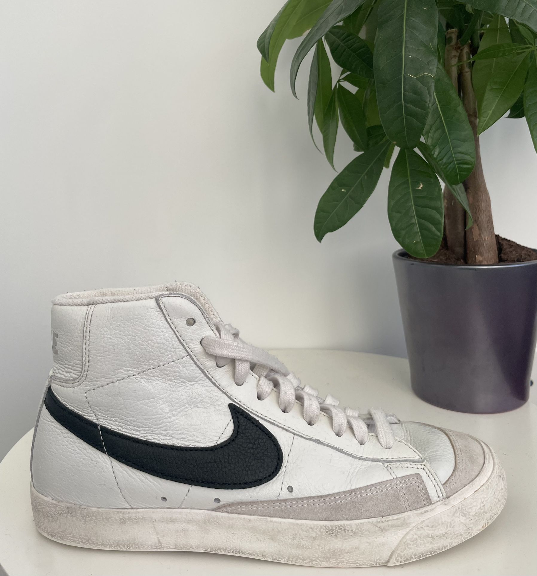 Nike Blazer Mid 77 White Black Leather Sneakers D07396-991 | Boy 7.5 | Women 9