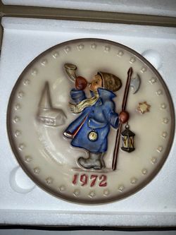 1972 HUMMEL Annual plate. GOEBEL  $20 EXCELLENT --No cracks, chips or crazing.  7.5 inches