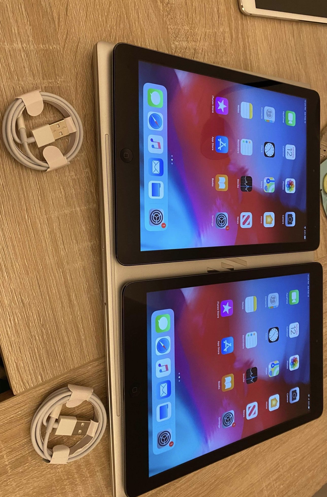 2 APPLE IPAD AIR