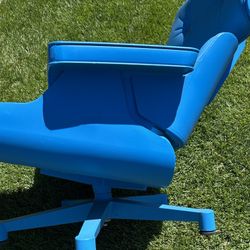 HARD TO FIND MAL 1956 DUTCH CHAIR PLASTIC OUTDOOR. MUST SEE NEW 2900