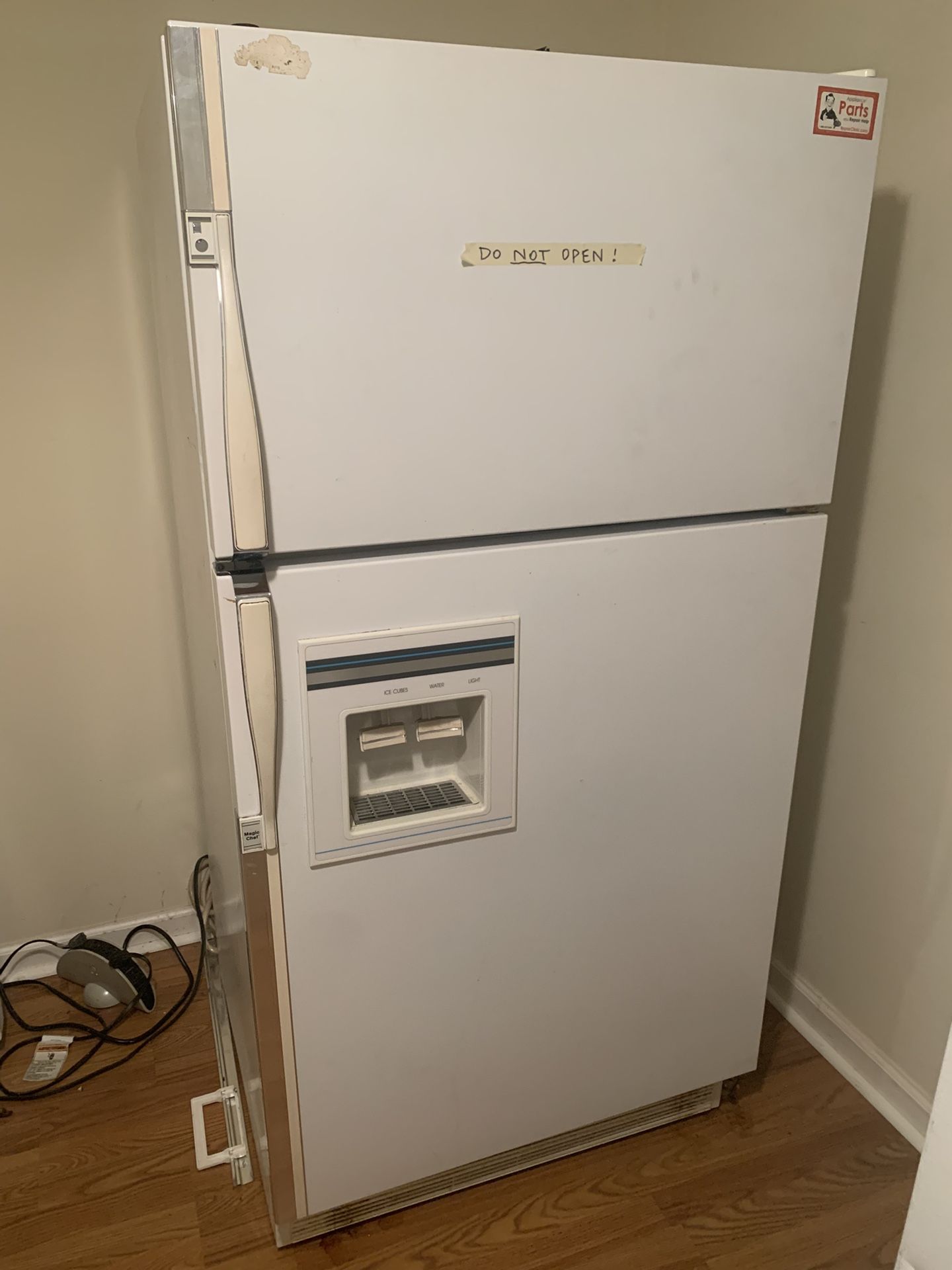 Magic Chef Fridge/Freezer - Model: RB234RD