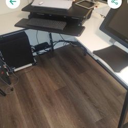 Movable / height adjustable desk or monitor stand